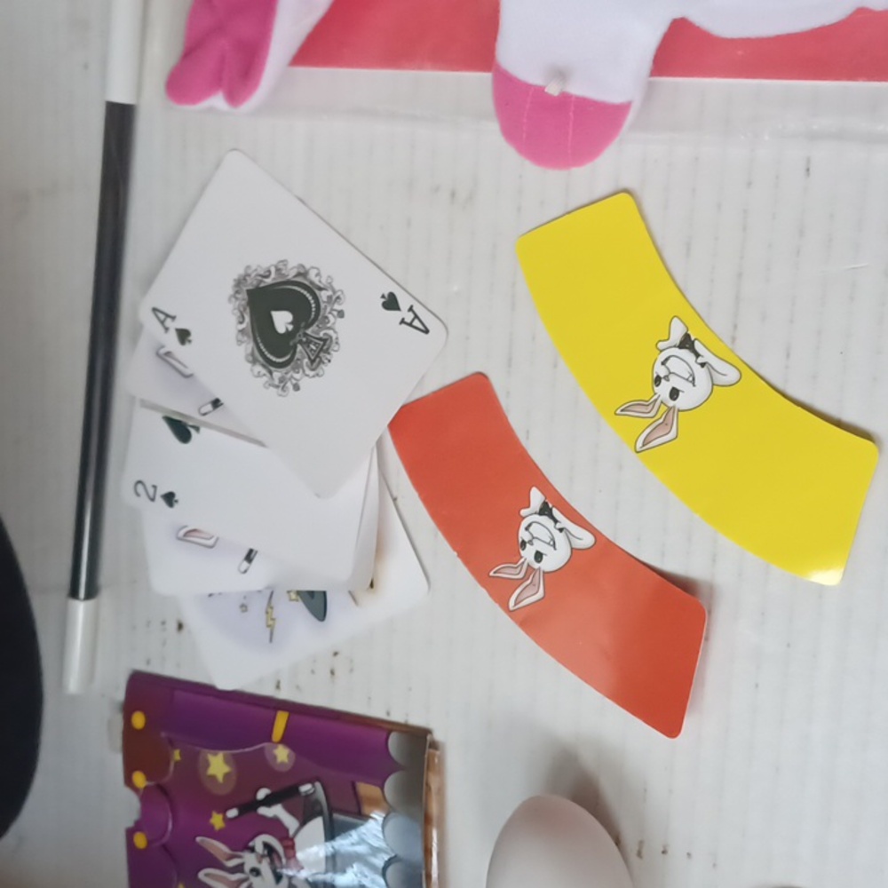 4/$60 Magic Kit With Instrustion Booklet - Picture 7 of 9